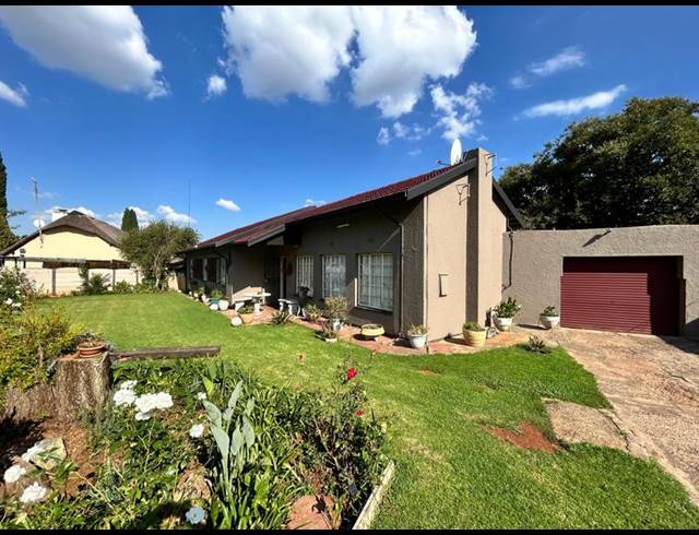 3 BEDROOM HOUSE FOR SALE IN DERSLEY